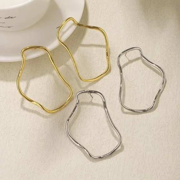 NWOT Anthropologie Gold Asymmetrical Post Earrings - Picture 4 of 4